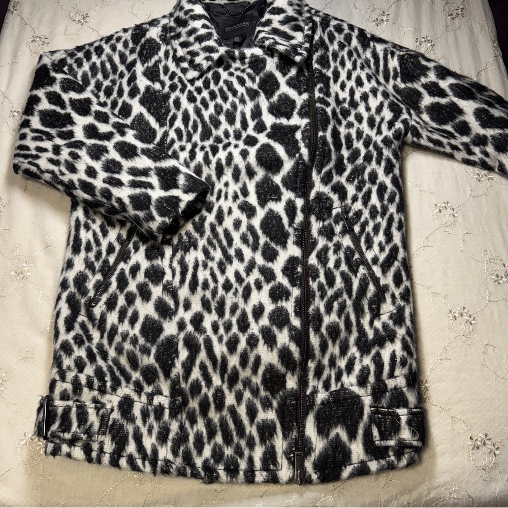banana republic italian‑fabric leopard print asymmetrical zip coat – size xs - Picture 10 of 10